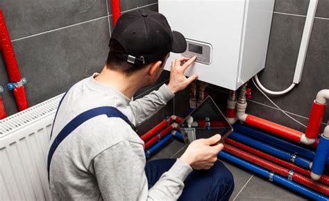 Plombier chauffagiste en intervention