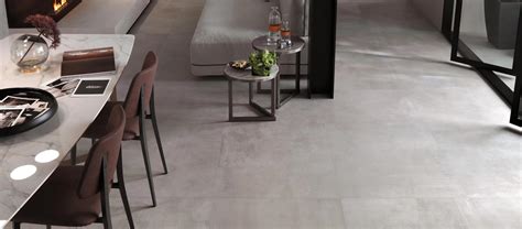 Exemples de différents effets de carrelage grès cérame anthracite (bois, béton, pierre)