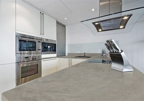 Béton ciré appliqué sur un plan de travail de cuisine