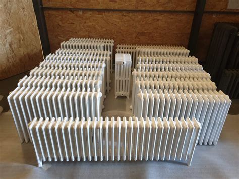 Radiateur en fonte démonté prêt pour le sablage