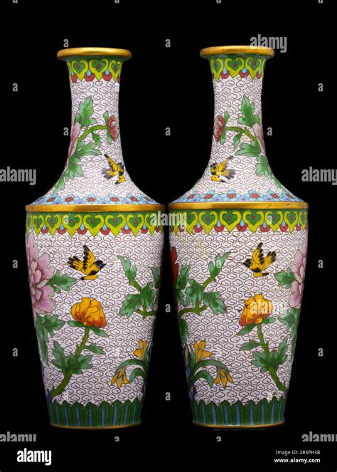 Échantillons d'émaux cloisonnés aux couleurs vives