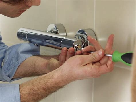 Démonter la poignée d'un robinet thermostatique