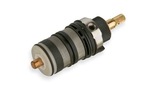 Cartouche thermostatique trempée dans du vinaigre blanc