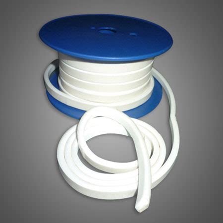 Gros plan sur un joint en ruban PTFE appliqué sur un filetage