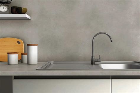 Exemple de crédence en béton ciré orange