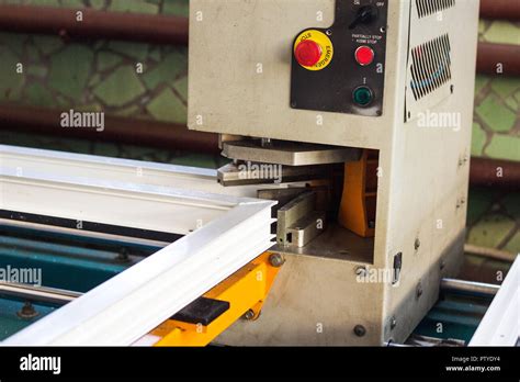 Usine de fabrication de fenêtres en PVC