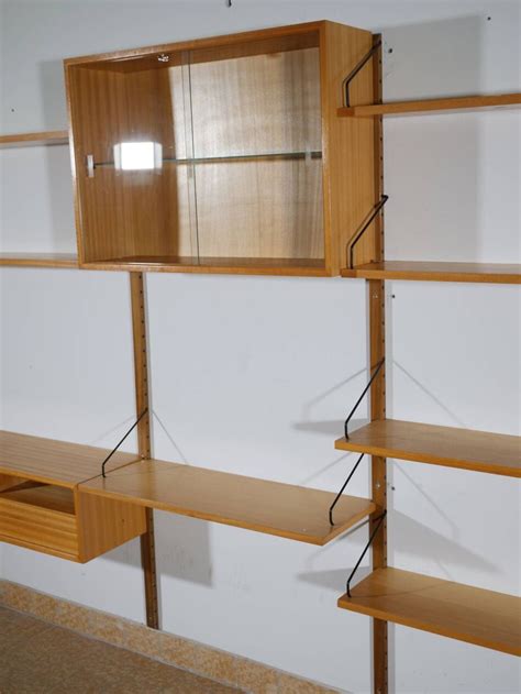 Système d'étagères murales modulaires