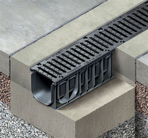 Vue en coupe d'un système de drainage avec caniveau à fente