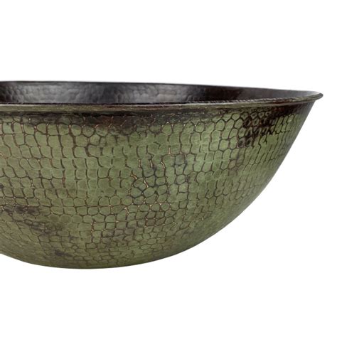 Lavabo en cuivre rouge avec une belle patine