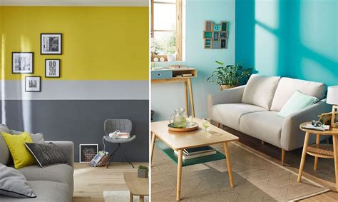 Peinture murale colorée dans un salon moderne