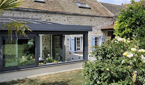 Vue éclatée d'une maison avec une véranda