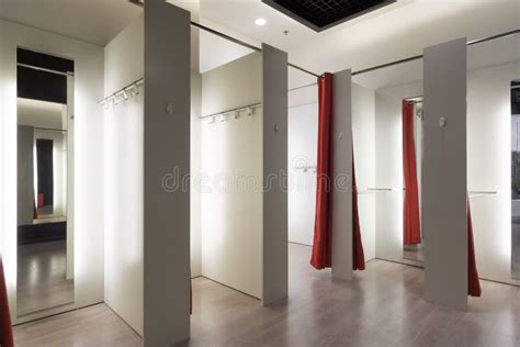 Intérieur de l'Atelier de Couture avec cabine d'essayage