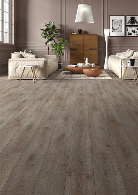 Différents motifs de sols stratifiés imitation chêne