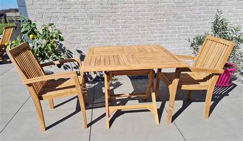 Meubles de jardin en teck rénovés