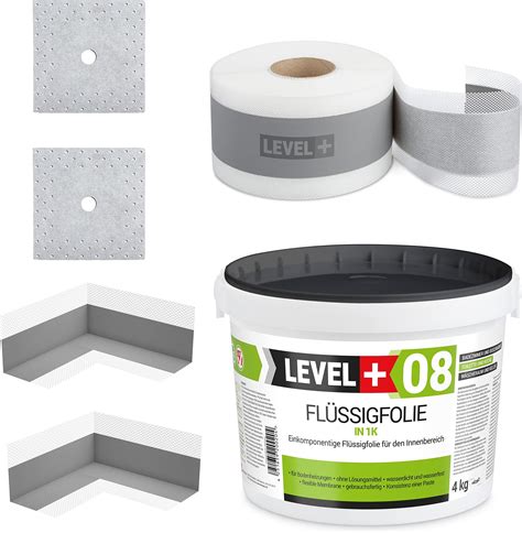 Image d'un kit d'étanchéité sous carrelage ouvert, montrant les différents composants : primaire, rouleau, bandes d'armature, raclette.
