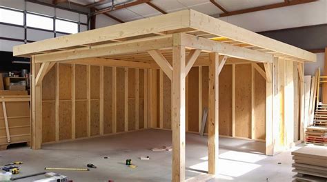 Intérieur d'un garage en bois