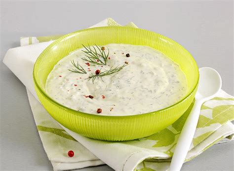 Bol de sauce à l'aneth