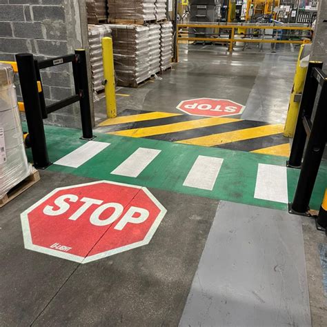 Plan d'un entrepôt avec marquage au sol