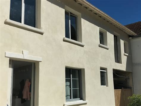 Application d'un enduit traditionnel à la chaux