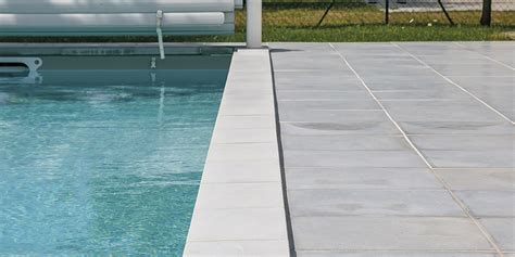 Différentes formes de margelles de piscine