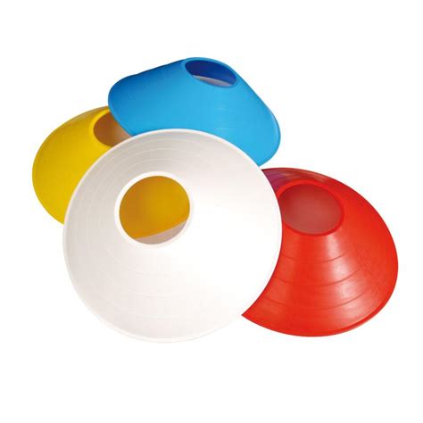 Diversité de coupelles et plots de sport colorés