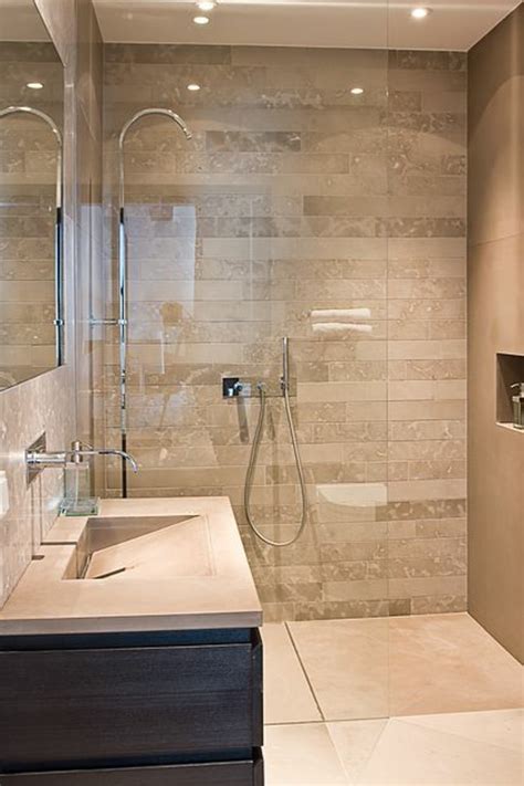 Salle de bain avec carrelage beige 20x20