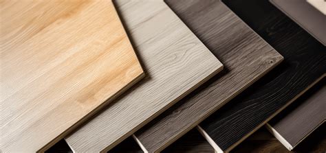 Découpe de planches de bois