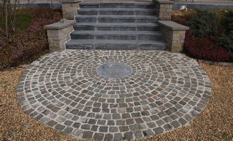 Place publique pavée en porphyre