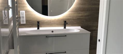 Vue intérieure d'un showroom Carrélia et Bain