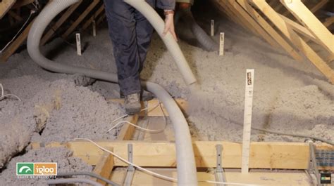 Machine de soufflage d'isolant dans des combles