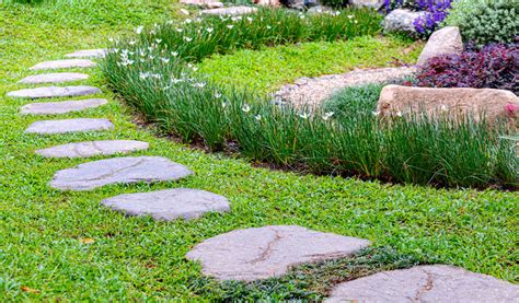 Allée de jardin en pas japonais