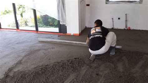 Chape liquide en cours de réalisation