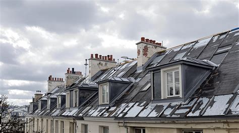 Architecture Haussmannienne avec toiture en zinc