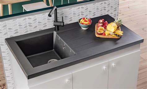 Évier de cuisine en résine avec différentes options de couleurs et de finitions