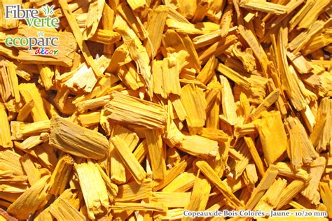 copeaux de bois colorés liés par de la résine