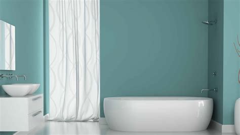Salle de bain endommagée par l'humidité