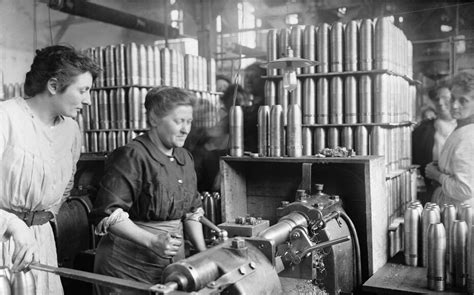 Ouvrières de l'Arsenal pendant la Première Guerre Mondiale