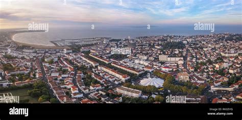 Vue aérienne de Royan avec ses toitures