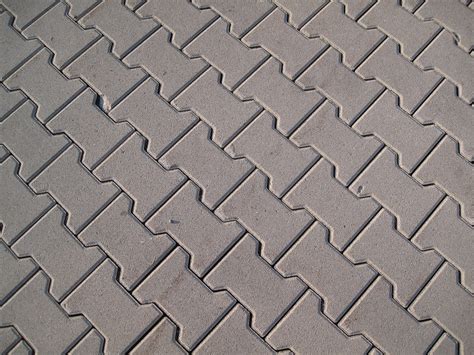 Pavé autobloquant en béton de couleur grise