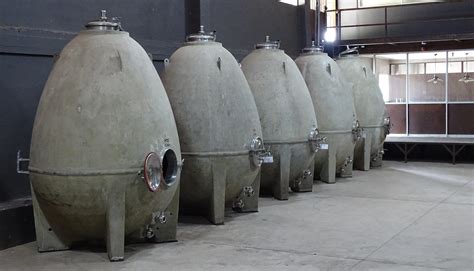 Ancienne cuve à vin en béton