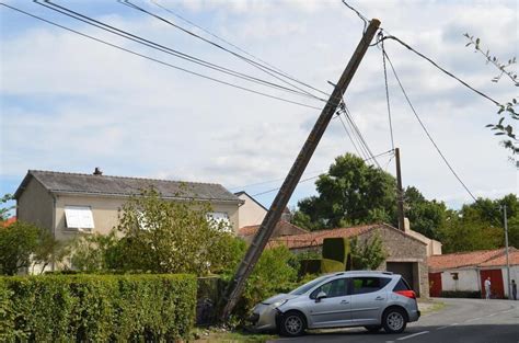 poteau électrique tombé
