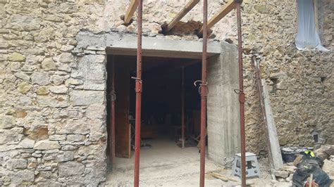 Ouverture mur en pierre avec linteau ancien