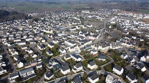 Vue aérienne de la commune de Caudan