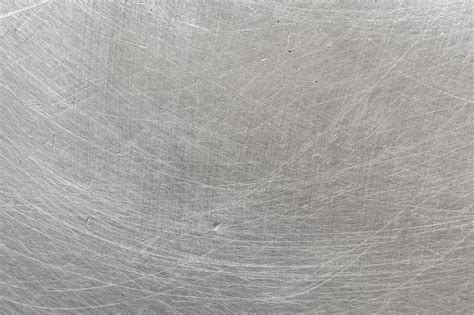 Gros plan sur la texture métallique d'une plaque décorative de capsule de bière