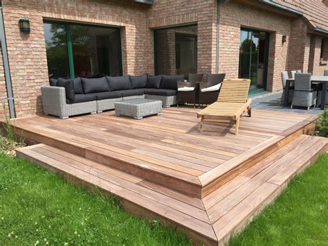 Terrasse en bois avec mobilier extérieur