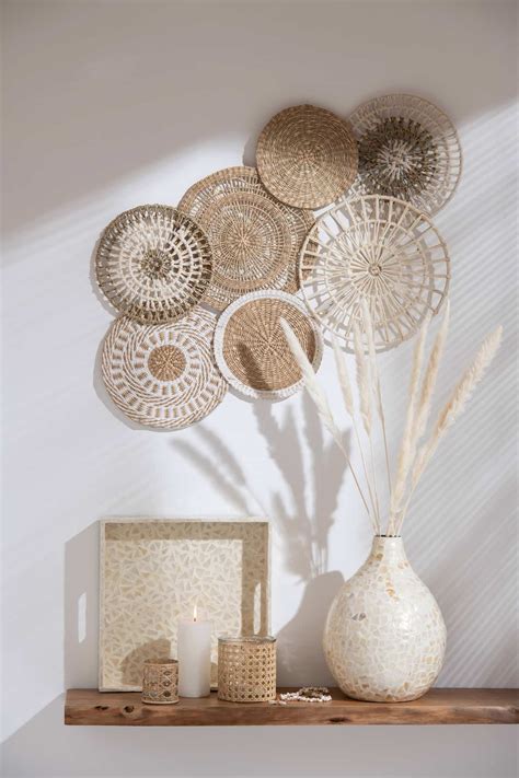 Décoration murale avec des champignons stylisés