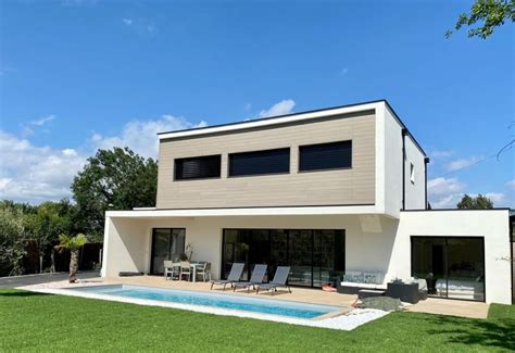 Bardage composite moderne sur une maison