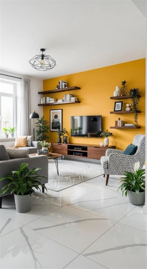 Un salon moderne avec un mur d'accent peint en jaune soleil, contrastant avec des meubles gris et noirs.