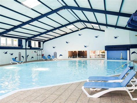 Piscine couverte et chauffée du Domaine des Graviers