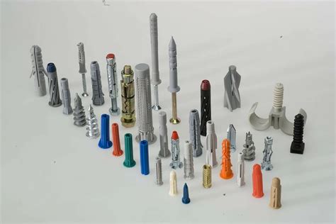 Différents types de chevilles pour placoplâtre